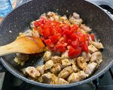 Une image de l'étape 13 de Sauté de porc aux champignons, carottes et tomates.