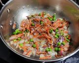 साधी सोपी अंडा भुर्जी (Anda Bhurji Recipe In Marathi) रेसिपी स्टेप 3 फोटो 