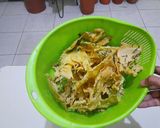 Foto langkah ke 5 dari resep Peyek Daun Jeruk Tanpa Santan #dapurelbeweek26.
