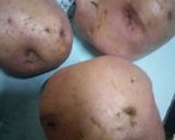 A picture of step 1 of Simple Rosemary potato wedges aaà.
