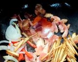 รูปขั้นตอนการทำที่ 4 ของ ไก่ผัดขิง