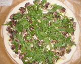 Foto del paso 8 de la receta: Pizza de pollo, setas y pasta de jengibre y ajo