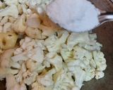 A picture of step 7 of Cauliflower dry veg 😋.