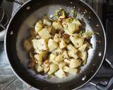 व्रत के आलू की भाजी (vrat ki aloo ki bhaji recipe in Hindi) रेसिपी चरण 3 फोटो