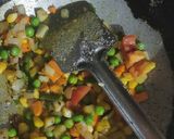 A picture of step 8 of Rava upma.