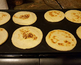 Foto del paso 16 de la receta: Gorditas rellenas de papas en salsa roja