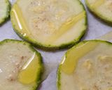 Foto del paso 2 de la receta: Snack saludable de zucchini 🥒Zapallito largo horneado con aceite de oliva virgen extra y especias