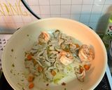 รูปขั้นตอนการทำที่ 3 ของ สปาเกตตี ผัดกระเพรา หมู กุ้ง