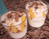 Foto del paso 1 de la receta: Yogurt con mango y muesli, quinoa, chía, y chocolate negro