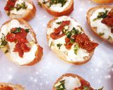 Une image de l'étape 3 de Toasts crème de camembert ail et Tomates confites 🍅.