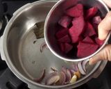 A picture of step 4 of Beetroot Soup.