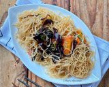 Foto langkah ke 5 dari resep Bihun Goreng Jamur Kuping.