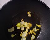 Foto langkah ke 2 dari resep Tumis Ayam Sayur.