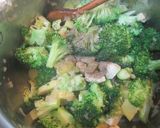 Szarvasgomba 🍄 olajos 🧴 brokkoli 🥦 krémleves 🍲 recept fázis 2 fotója