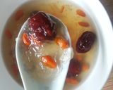 Hình bước làm 3 của món Yến chưng táo đỏ, kỷ tử, đẳng sâm