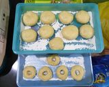 Foto langkah ke 5 dari resep Donut tanpa kentang enak dan lembuut.