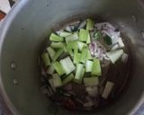 A picture of step 3 of சுரைக்காய் மொச்சக் கொட்டை குழம்பு.