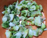Foto del paso 6 de la receta: Repollitos de Bruselas con salsa blanca y jamón (en cazuelas)