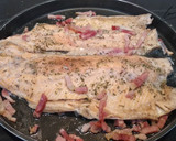 Foto del paso 1 de la receta: Trucha en el microondas con bacon y salsa de pimienta