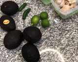 A picture of step 1 of Guacamole.