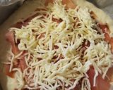 Foto del passaggio 4 della ricetta Focaccione alle cipolle con prosciutto crudo e stracchino