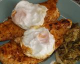 Foto del paso 2 de la receta: Filetes de pollo al pimentón con huevos fritos
