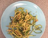 Foto del passaggio 2 della ricetta Spaghetti di zucchina al pomodoro