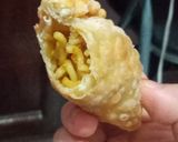 Foto langkah ke 7 dari resep Pastel isi mie goreng/sayur bumbu kari.