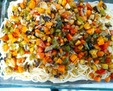 Foto del paso 5 de la receta: Espaguetis con verduras y gambones (horno)