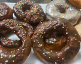 صورة لخطوة 5 من وصفة تحضير دونات سهله و لذيذة 🍩 🍩 🍩