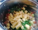 Tárkonyos csirkeraguleves gazdagon recept fázis 4 fotója