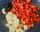 Foto langkah ke 1 dari resep Sambal Embe Bali praktis pake bawang goreng.