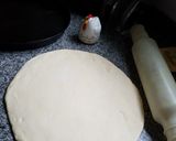 Foto del paso 4 de la receta: Pizza de espinaca salteada con ajo, con salsa blanca de cebolla