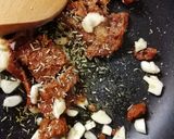 Aszalt paradicsomos-spenótos spagetti recept fázis 2 fotója