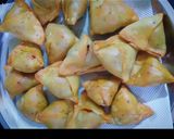 मटर के समोसे (स्ट्रीट स्टाइल) (Matar ke samose recipe in hindi) रेसिपी चरण 3 फोटो