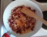 Sonkás-kolbászos-sajtos tészta recept fázis 4 fotója