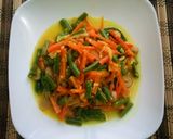 Foto langkah ke 3 dari resep Tumis buncis wortel sosis bumbu kuning.