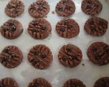 Foto langkah ke 7 dari resep Chocochip Cookies (Biskuit Nyoklat).
