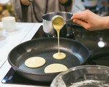 Foto del paso 7 de la receta: Dorayakis de té matcha y chocolate (Pastelillos de Doraemon)