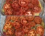 Foto del paso 2 de la receta: Patatas asadas con tomate y huevos al horno