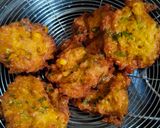 Foto langkah ke 4 dari resep Bakwan Jagung Kriuk ala Manado.