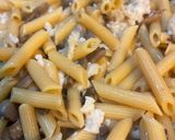 Foto del passaggio 6 della ricetta Penne con Funghi e Platessa