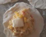 Foto del paso 9 de la receta: Empanaditas de choclo con pollo, salsa blanca y queso