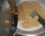 A picture of step 2 of Suji ka Halwa.