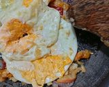 Foto langkah ke 5 dari resep Telur ceplok sambal apel.