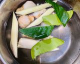 รูปขั้นตอนการทำที่ 1 ของ ต้มยำน้ำใส กุ้งกุลาดำ