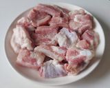 Hình bước làm 1 của món SƯỜN non hấp tàu xì