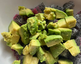 Foto del paso 4 de la receta: Postre de fruta del dragón, aguacate, granada y miel