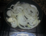 Foto del paso 9 de la receta: Muslos de pollo relleno en salsa de cebolla