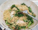 Foto langkah ke 9 dari resep Mie Goreng Merah.